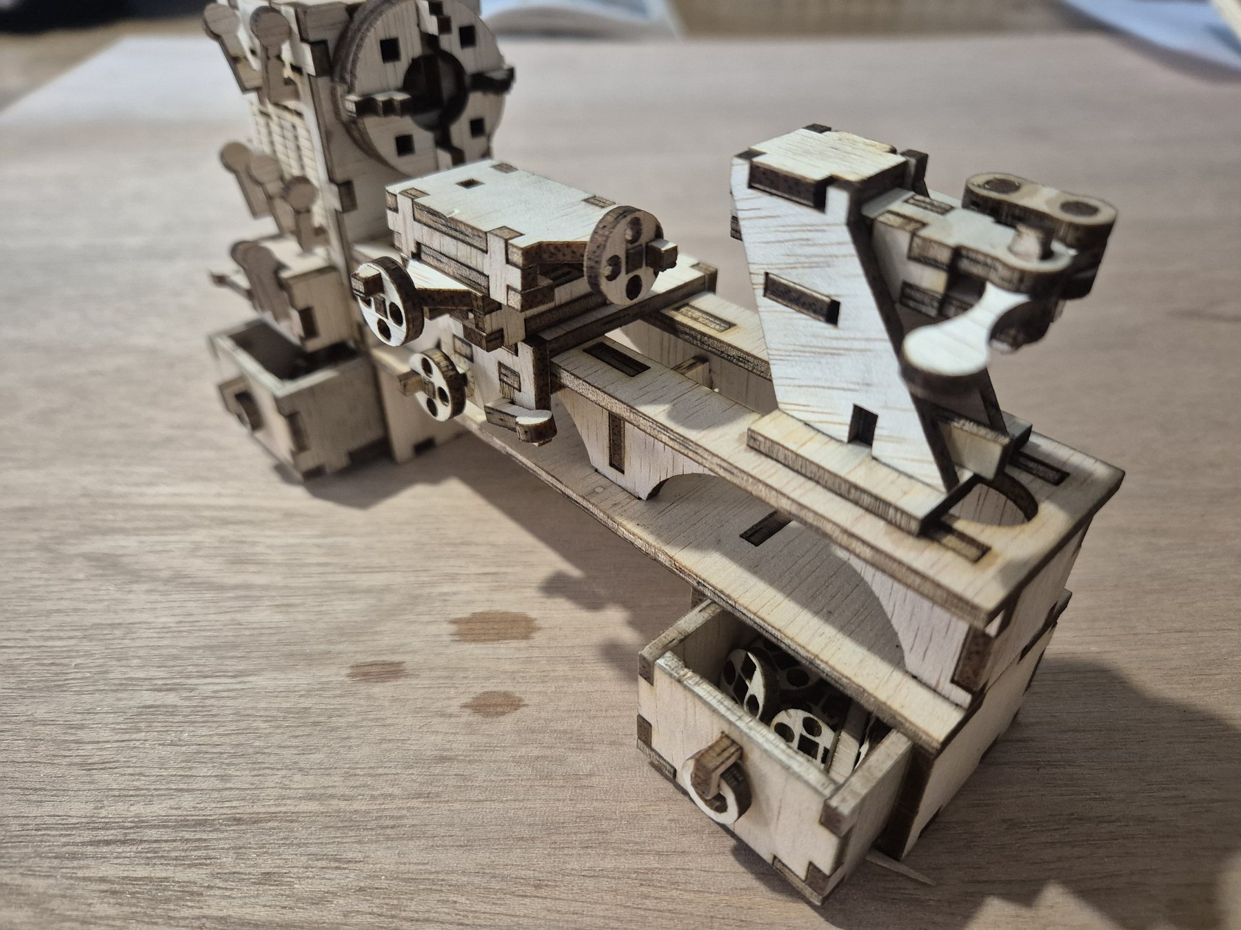 PeanutAndPlywood 3 mm laser cut miniatuur draaibank bouwpakket