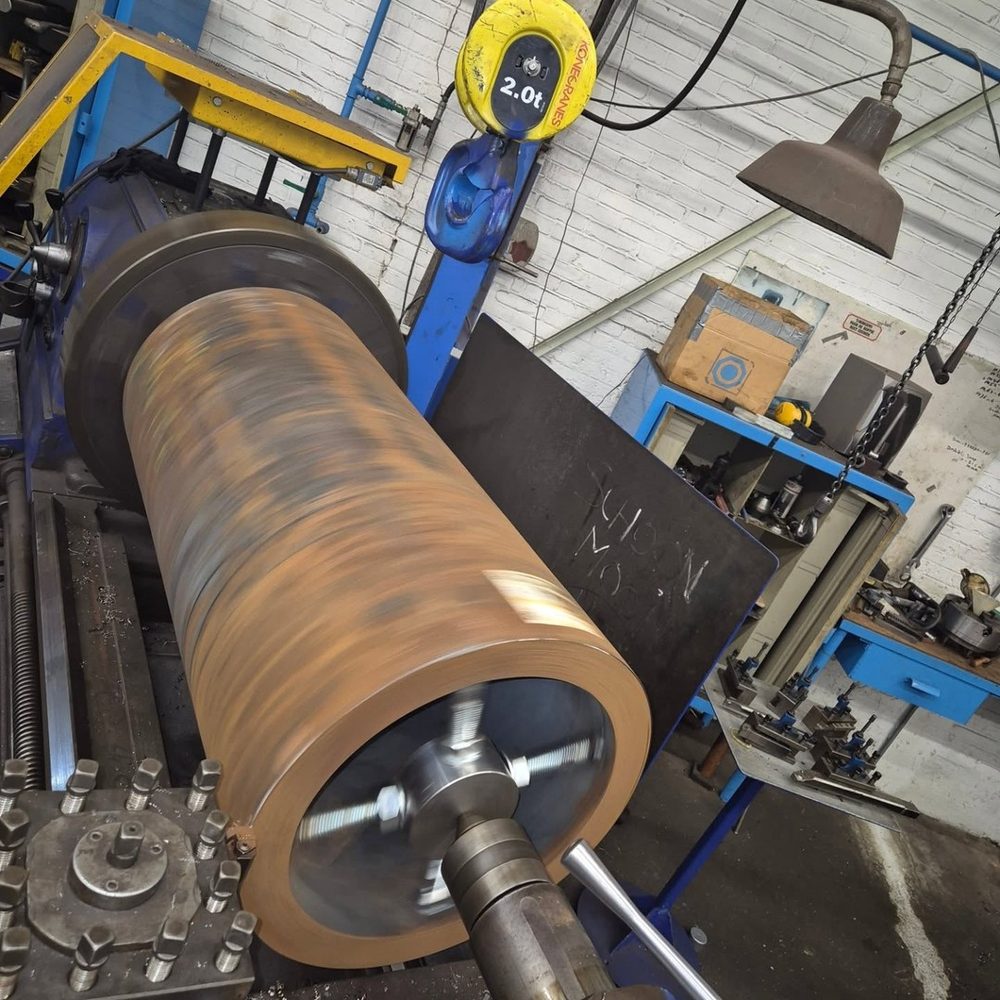 Zwaar draaiwerk aan een rond werkstuk