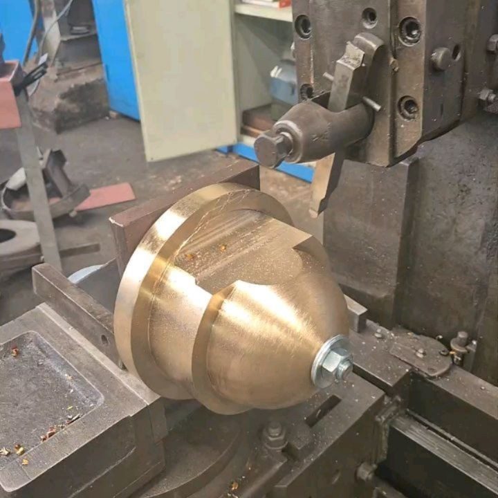 Bronzen moer op de shaper